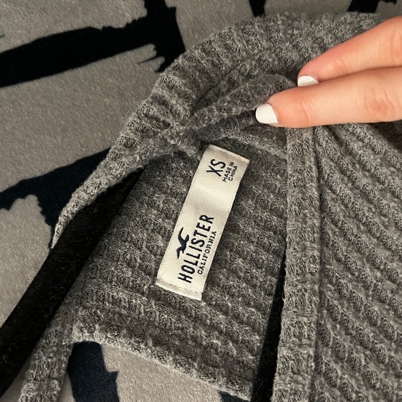 Hollister Two Toned Open Back Sweater - Picture 5 of 5